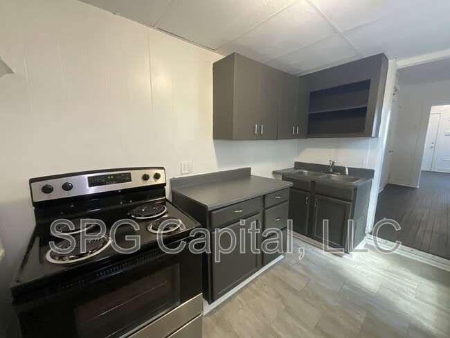 Building Photo - 444 S Duke St