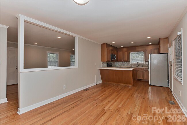 Building Photo - 420 Seneca Pl