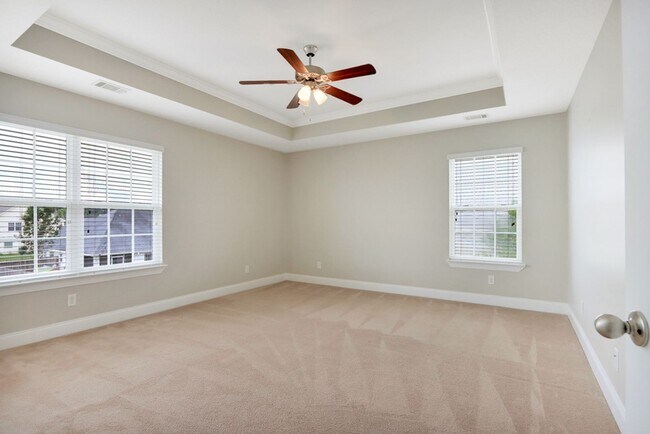 Building Photo - 4 Bed/2.5 Bath in Richmond Hill!