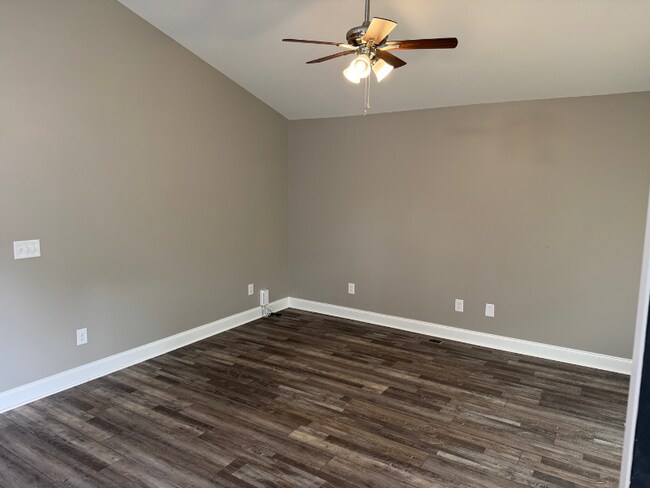 Building Photo - 623 Fondel Ln