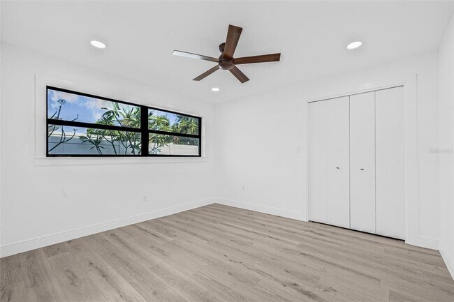 Building Photo - 4495 Clearwater Harbor Dr