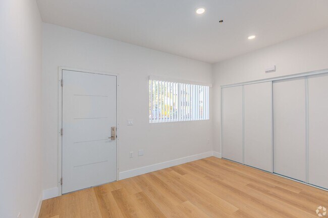 Interior Photo - Pacific Heights II
