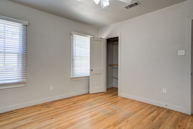 Building Photo - 2216 32nd St