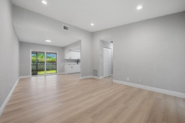Building Photo - 4670 Grove St