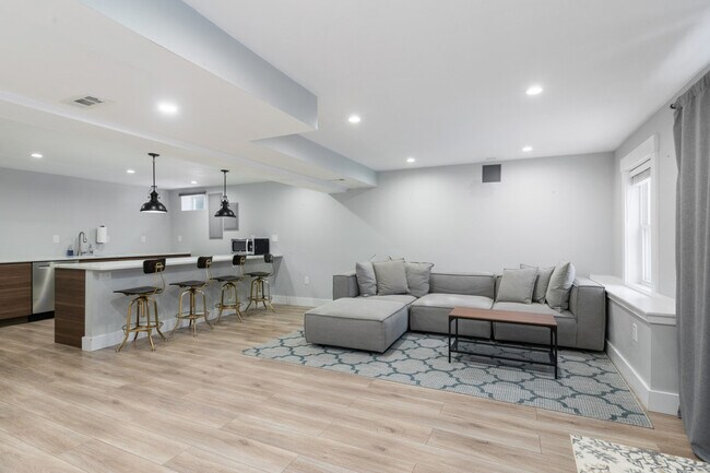 Building Photo - 3 Chapel Way