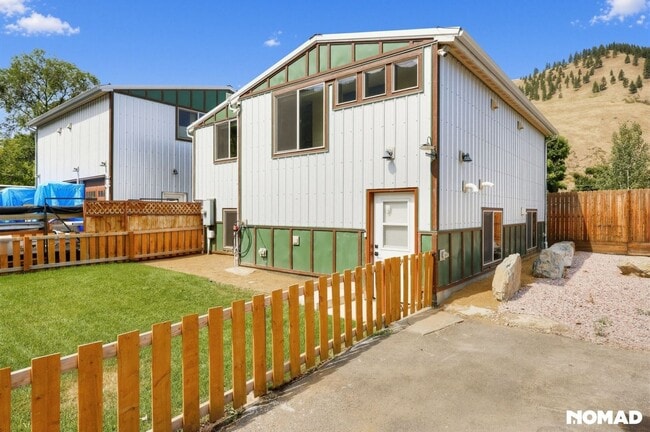 Building Photo - 361 Randles St