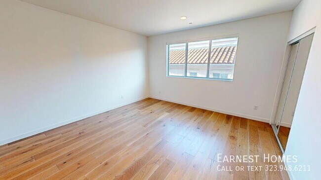 Building Photo - 1715 Armacost Ave