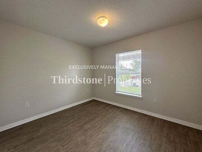 Building Photo - 37 Wood Amber Ln