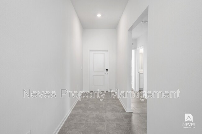 Building Photo - 4980 Worchester Dr