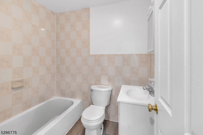 Building Photo - 77 N 13th St