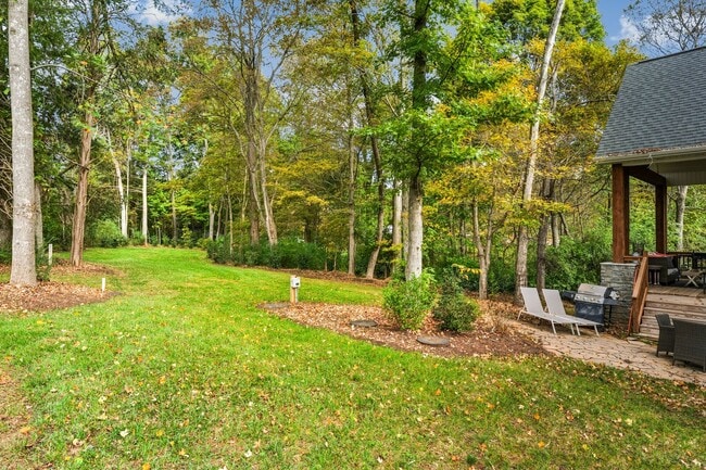 Building Photo - PARK FLEX STAYS-Peaceful 3 Bed, 2 Bath Cou...