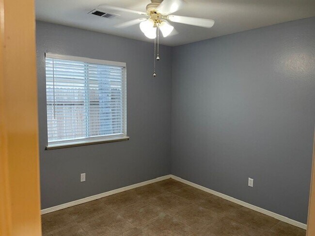 Building Photo - 3025 Starside Dr