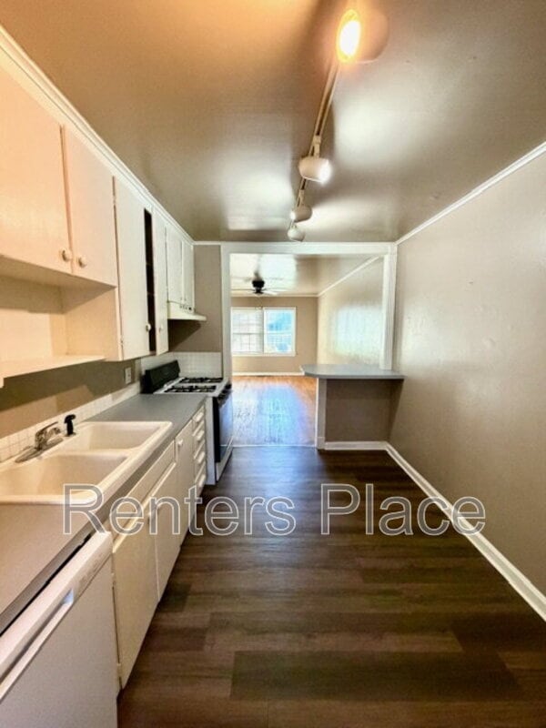 Building Photo - 957 E 37th Pl