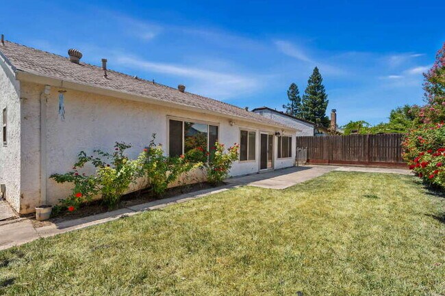 Building Photo - 5041 Palm Ave