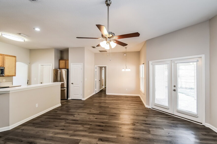 Building Photo - 9202 Redtail Dr
