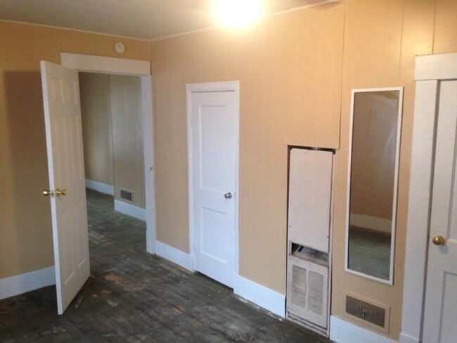 Building Photo - 308 S Graham Ave