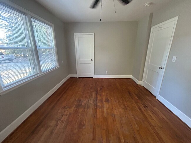 Building Photo - 623 S Beltline Blvd