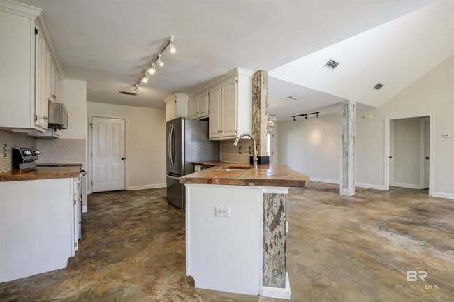 Building Photo - 200 Hawthorne Cir