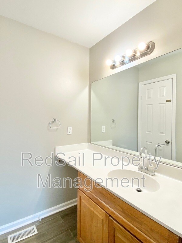 Building Photo - 5612 Picadilly Ln