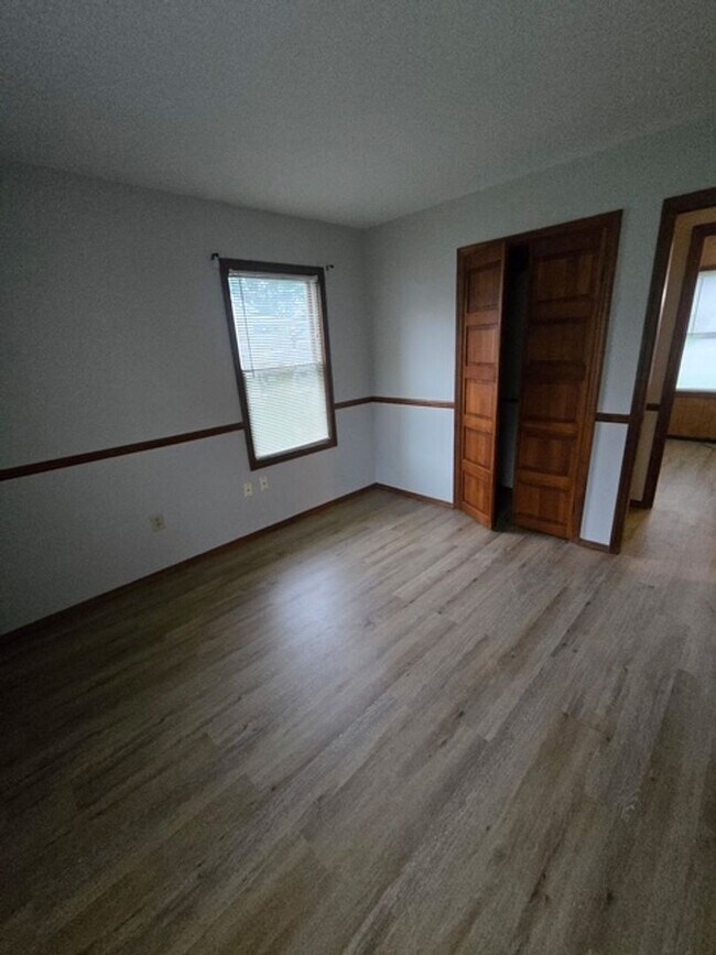 Building Photo - 1328 Bingham Dr