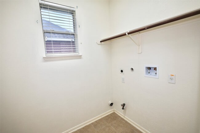 Building Photo - 4106 Hidden Fort Ln
