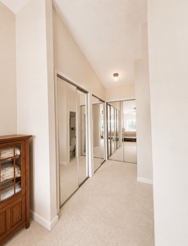 Building Photo - 401 Harbour Point