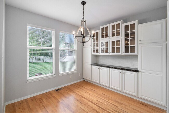 Building Photo - Welcome to this beautifully maintained 4-bedroom, 4-bath home with a dedicated office space