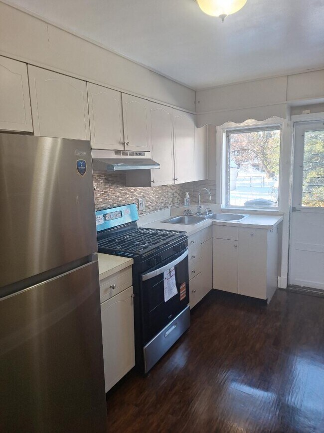 Building Photo - 5118 Pembroke Ave