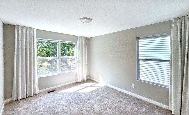 Building Photo - 6495 Drasco Dr