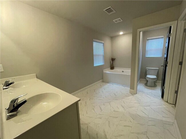 Building Photo - 301 Omnia Ridge Way
