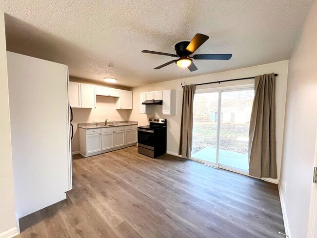 Building Photo - SEE IT NOW: Charming Home on a Peaceful Street in South Kansas City!