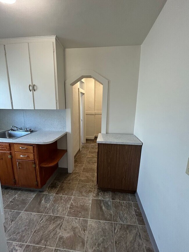 Building Photo - (844) NW 15th St. - 1 bedroom / 1 Bathroom - ALL UTILITIES PAID!