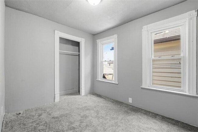 Building Photo - 5-bedroom, 1-bath home in East Pittsburgh