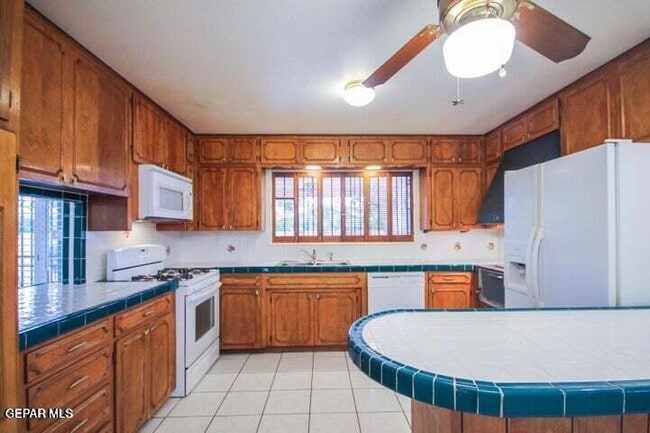Building Photo - 8804 Cosmos Ave