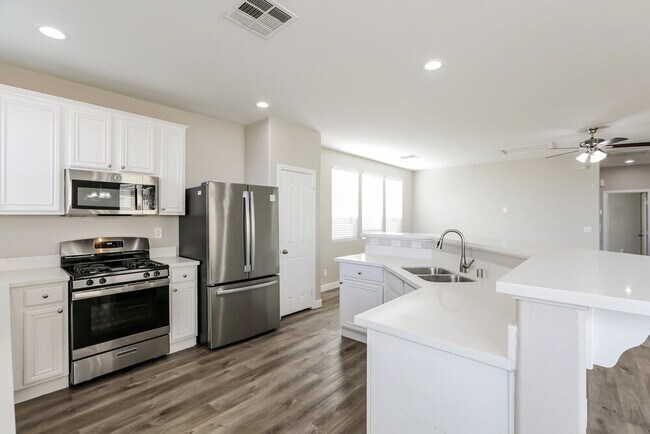 Building Photo - 6578 Holly River St