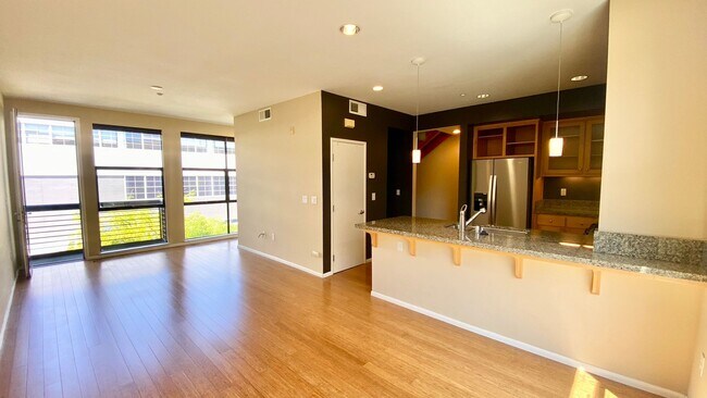 Building Photo - Contemporary 2-Bedroom Condo at the Heart ...