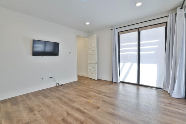 Building Photo - 1435 El Camino Real