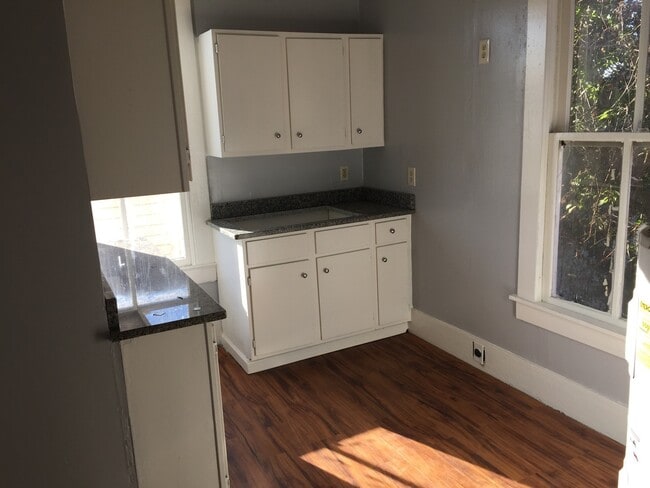 Building Photo - Comfortable 2 bedroom house in Galveston