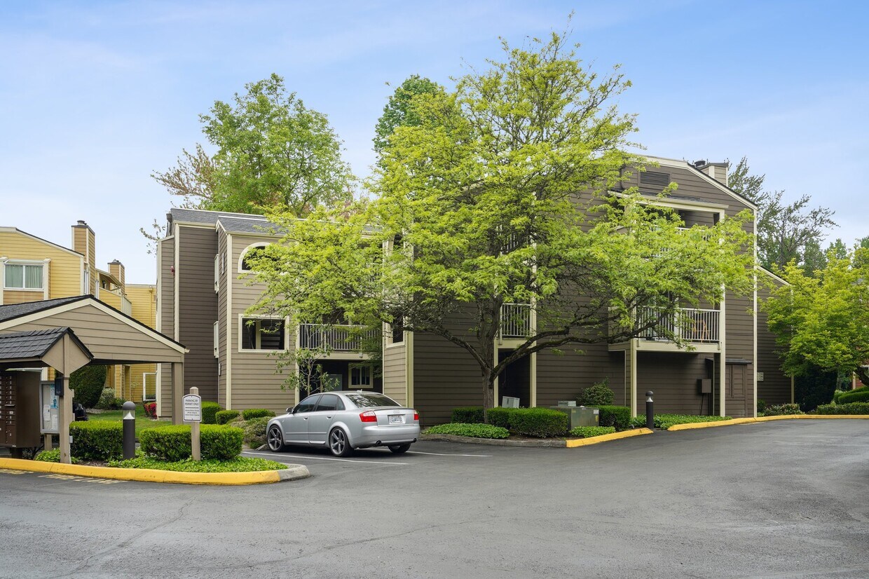 Building Photo - 7338 W Lake Sammamish Pky NE