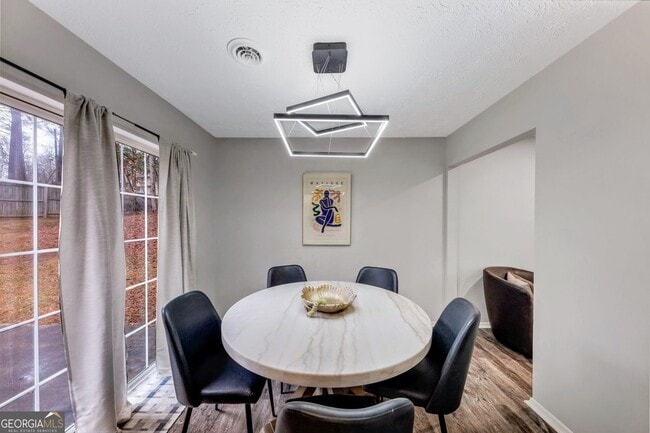 Building Photo - 3715 Clearwater Dr