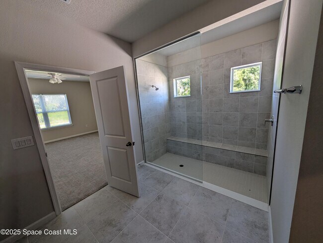 Building Photo - 2484 Landing Dr
