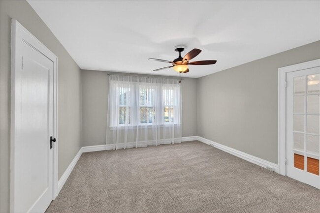 Building Photo - 1420 Bredell Ave