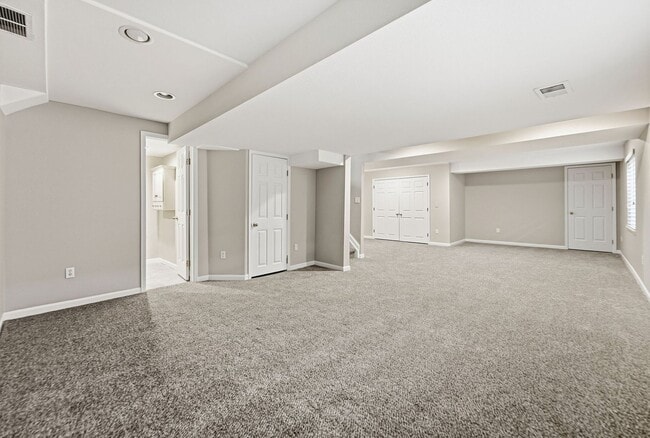 Building Photo - Incredible 4 Bed 4 Bath in Stonegate!