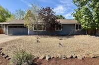 Building Photo - Single-Level 3 BR in NE Bend with large fully-fenced yard