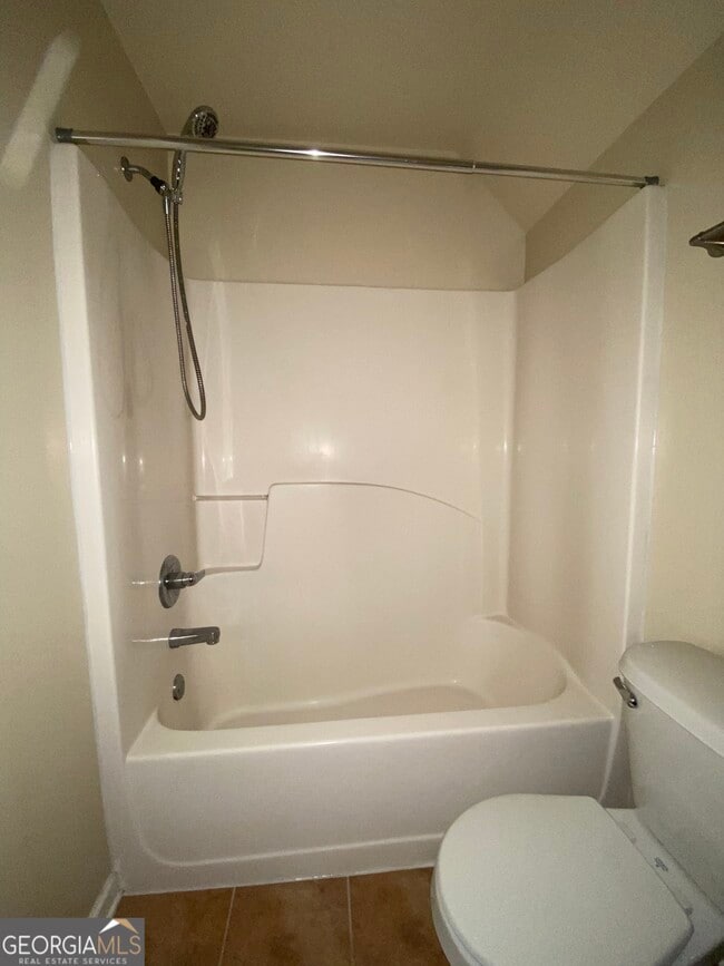 Building Photo - 212 Village Dr