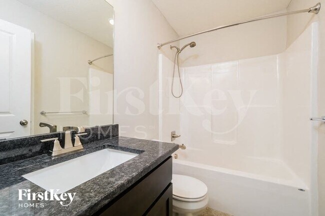 Building Photo - 811 S Sunset Ln