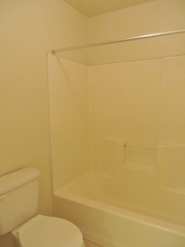 Building Photo - 2 Bedroom 2 Bathroom Unit In Georgetown