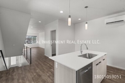 Building Photo - 1689 S W Temple St