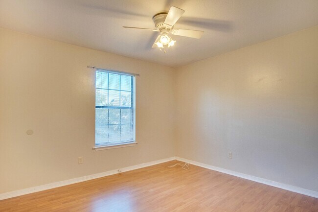 Building Photo - Completely updated 2 bedroom town home Loc...