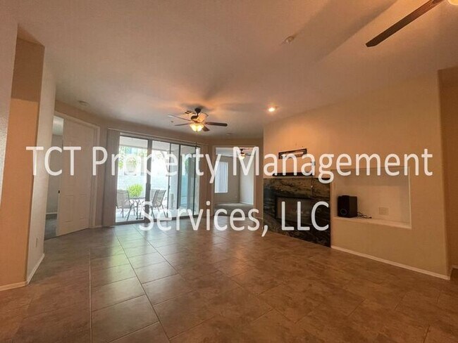 Building Photo - Gorgeous 2 Bedroom Townhome in Gate Commun...
